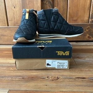 Teva Re Ember Mid Slip On Black Quilted Booties